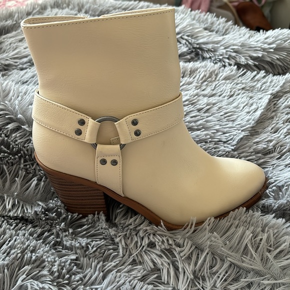 Boots - Picture 2 of 4